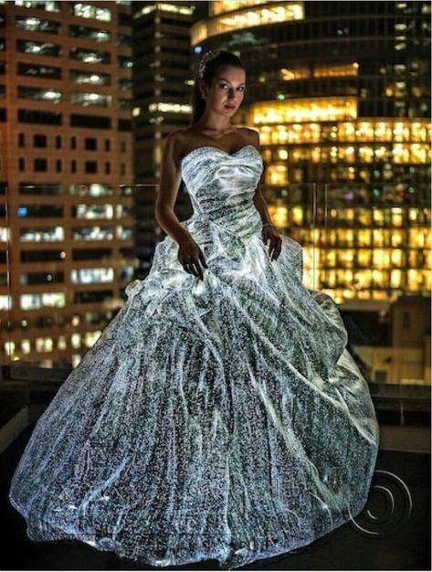 Fiber optic wedding gown!!!!! Fiber Optic Dress, Light Up Clothes, Light Up Dresses, Gorgeous Gowns, Fiber Optic, Beautiful Gowns, Fancy Dresses, Shoes Fashion, A Dress