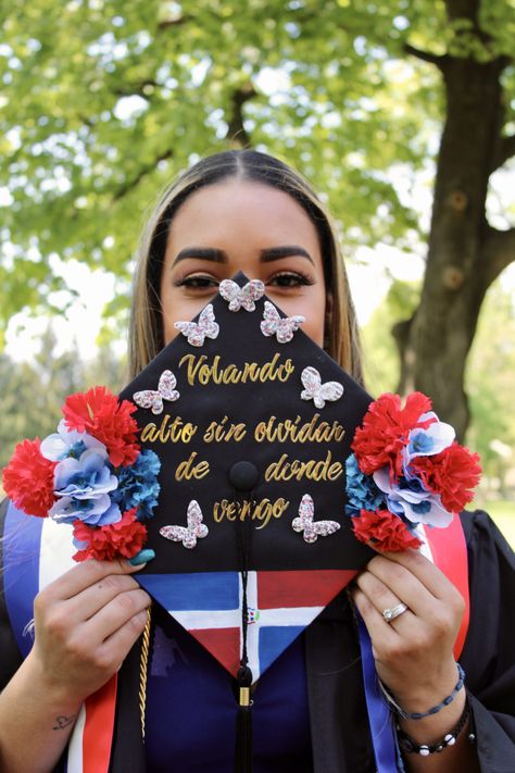 Dominican Cap Graduation, Dominican Graduation Cap Ideas, Latina Cap Decoration Graduation, Graduation Cap Designs Dominican, Grad Cap Ideas Latina, College Graduation Cap Decoration Latina, Dominican Graduation Cap, Immigrant Graduation Cap, Graduation Cap Latina