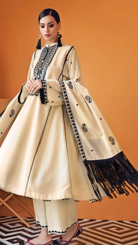 Saree Jacket, Jacket Designs, Nikkah Dress, Embroidered Suit, Pakistani Fashion Casual, Casual Indian Fashion, Gul Ahmed, Pakistani Dresses Casual, Pakistani Fashion Party Wear