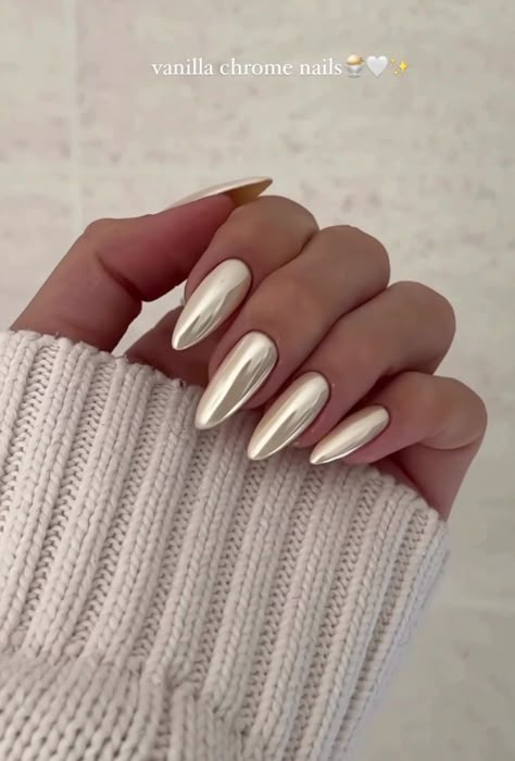 Vanilla Chrome Nails, Gold Chrome Nails, Chrome Nails Designs, Makijaż Smokey Eye, Almond Acrylic Nails, Metallic Nails, Acrylic Nails Coffin Short, Hot Nails, Dream Nails