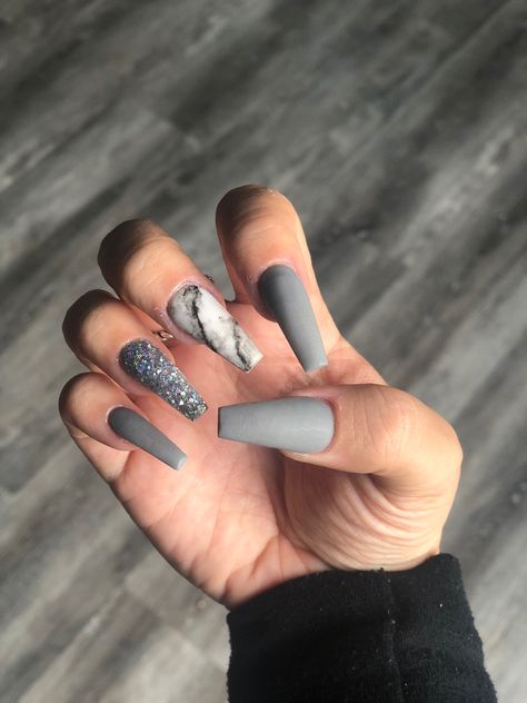 Dark Grey Nails, Grey Nail Art, Grey Acrylic Nails, Grey Nail Polish, Grey Nail Designs, Black Acrylic Nails, Makeup Hacks Beauty Secrets, Gray Nails, Unique Acrylic Nails