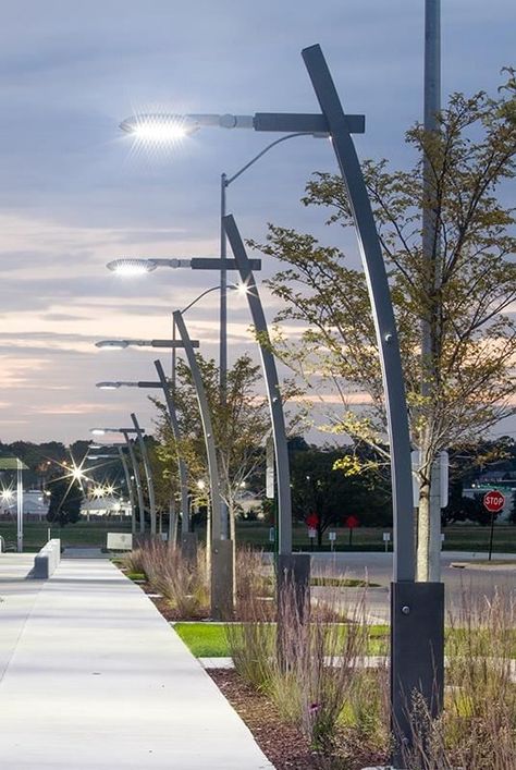 Street Lamp Design, Urban Lighting Design, Solar Pole Lights, Minimalist Lighting Design, Street Light Design, Park Lighting, Street Lighting, Front Garden Landscape, Urban Lighting