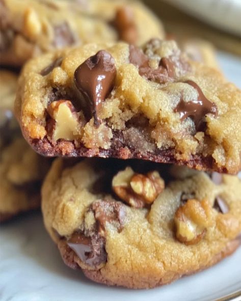 Levian Cookies, Walnut Cookies Recipe, Levain Cookie Recipe, Walnut Cookie Recipes, Levain Cookies, Nyc Bakery, Chocolate Chip Walnut Cookies, Desserts Ideas, Levain Bakery