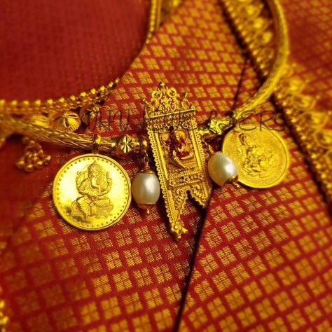 No photo description available. Thali Designs, Indian Jewelry Earrings, Gold Jewelry Outfits, Tamil Wedding, Gold Jewelry Simple Necklace, Gold Mangalsutra Designs, Gold Chain Design, Gold Mangalsutra, Jewellery Indian