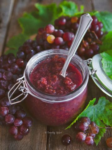 Plum Chutney Recipes, Grape Jam Recipe, Pomegranate Jelly, Plum Chutney, Grape Jam, Easy Italian, Red Grapes, Chutney Recipes, Jams & Jellies