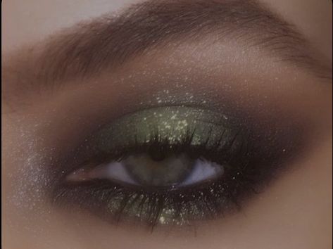 Asian Green Eyeshadow, Green And Black Prom Makeup, Glitter Green Makeup, Dark Forest Makeup, Enchanted Forest Prom Makeup, Green Emo Makeup, Alternative Prom Makeup, Dark Fairy Core Makeup, Alt Green Makeup