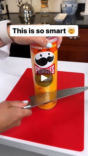 Pringle Box Craft Ideas, Recycle Pringles Cans, Pringelsdosen Diy, Diy Pringles Can Crafts, Pringles Can Ideas Diy, Suggestion Box Ideas, Pringles Can Ideas, Diy Pringles, Pringles Can