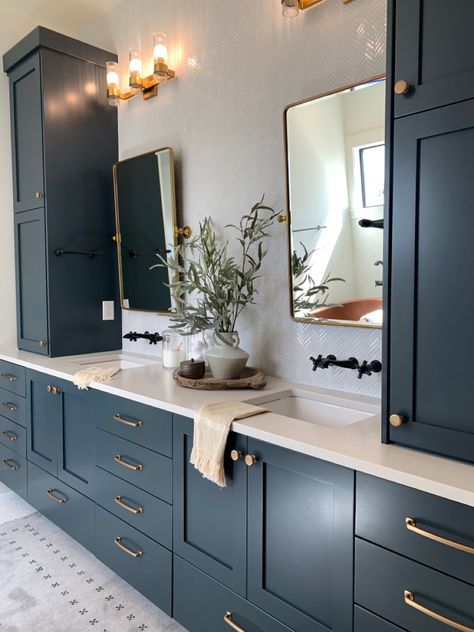 Bathroom Vanity Colors, Navy Blue Bathroom Vanity, London Bathroom, Black Bathroom Vanity, Painted Vanity Bathroom, Vanity Colors, Small Bathroom Colors, Blue Bathroom Vanity