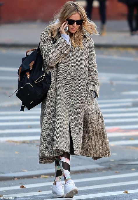 Sienna Miller Style, G I Joe, Sienna Miller, Tweed Coat, Celebrity Street Style, Style Crush, Celebrity Look, Looks Style, Winter Fashion Outfits