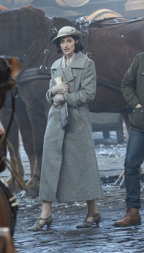 Aunt Polly Peaky Blinders Outfits, Grace Shelby Outfits, Grace Peaky Blinders Outfit, Ada Shelby Outfit, Peaky Blinders Outfits For Women, Peaky Blinders Accessories, Ada Peaky Blinders, Peaky Blinders Fashion Women, Peaky Blinders Women Fashion