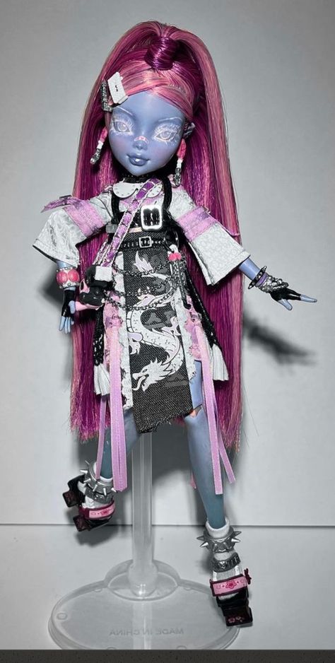 Monster High Restyle, Monster High Redesign, New Monster High Dolls, Doll Restyle, Monster High Toys, New Monster High, Monster High Oc, Monster High Doll Clothes, Monster High Custom Doll