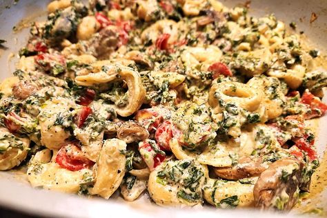 Creamy Tortellini Primavera Recipe Courtesy of The Recipe Club (20 Minutes) Tortellini Primavera, Primavera Recipe, Creamy Tortellini, Pasta Primavera Recipe, Tortellini Recipes, Goat Cheese Recipes, Pasta Primavera, Pasta Pot, Youngest Daughter