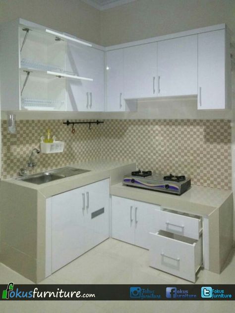 kitchen cabinets makeover colors ideas Model Dapur, Tiny Kitchen Design, Desain Pantry, Simple Kitchen Design, Best Hacks, Kitchen Layout Plans, Kitchen Cupboard Designs, Modern Kitchen Cabinet Design, Minimalist Kitchen Design