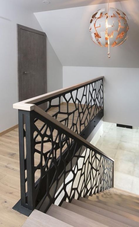 Iron Staircase Railing, درابزين السلم, درج السلم, Interior Stair Railing, Modern Stair Railing, Staircase Design Modern, Staircase Railing Design, Stairs Design Interior, Iron Staircase