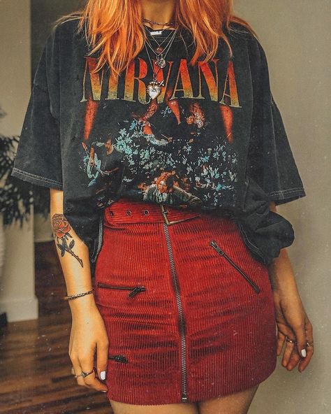 Band Tee Style, Nicole Alyse, Look Grunge, Sun Face, Face Print, Edgy Outfits, Looks Style, Home Fashion, Looks Vintage