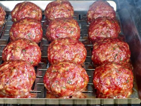 Smoked Meatballs Meatballs Bbq, Smoked Meatballs, Mince Dishes, Meat Smoker, Smoker Cooking, Pellet Grill Recipes, Traeger Recipes, Bbq Smoker, Smoked Meat Recipes