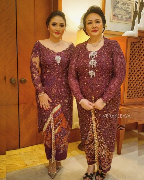 879k Followers, 1,379 Following, 2,622 Posts - See Instagram photos and videos from Vera Anggraini (@verakebaya) Kebaya Big Size Brokat Muslim, Kebaya Big Size Brokat, Model Kebaya Untuk Orang Gemuk, Kebaya Big Size, Kebaya Brokat Modern, Model Kebaya Wisuda, Kebaya Wedding, Kebaya Brokat, Kebaya Dress