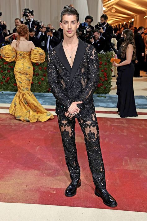 Unique Prom Outfits For Guys, Prom Outfits For Guys, Style Androgyne, Marcus Mumford, Met Gala Outfits, Western Outfits Men, Gala Outfit, Dior Men, Prom Outfit