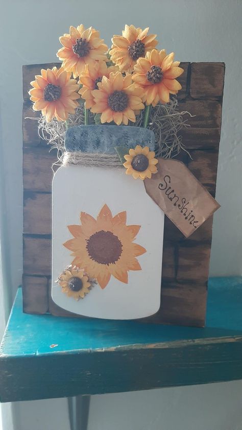 Diy Sunflower Bouquet, Sunflower Ideas, Wood Biscuits, Patriotic Crafts Diy, Diy Sunflower, Pinecone Flowers, Sunflower Crafts, Pine Cone Art, Paper Sunflowers