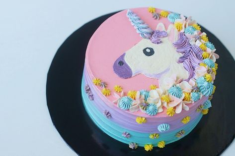 2d Unicorn Cake, Unicorn Cake Without Fondant, Unicorn Buttercream Cake, Cake With Strawberry Jam, Unicorn Theme Cake, Unicorn Cake Design, Easy Unicorn Cake, Cakes Without Fondant, Unicorn Birthday Party Cake