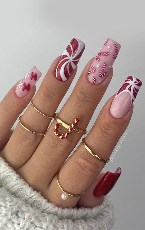 Christmas Candy Nails, Christmas Nails 2022, Blue Christmas Nails, Witch Nails, Candy Cane Nails, Red Christmas Nails, Christmas Nails Easy, Cute Christmas Nails, Christmas Gel Nails