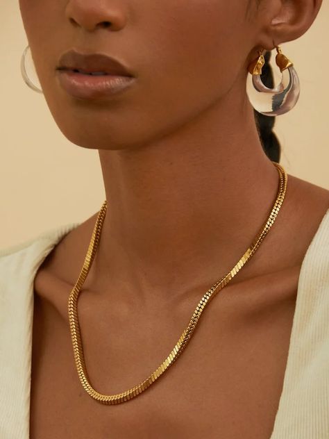 Simple and Timeless: Oma the Label Jara Necklace River Goddess, Jewelry Photoshoot, Jewelry Brands, Hammered Brass, Jewelry Style, Jewelry Model, Vermeil Jewelry, Jewelry Photography, Affordable Jewelry