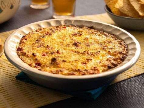 Get White Pizza Dip Recipe from Food Network Backyard Bowling, Gluten Free Vegetarian Appetizers, Hot Pizza Dip, White Pizza Dip, Crab And Artichoke Dip, Pizza Dip Recipes, Trisha Yearwood Recipes, Hot Pizza, Pizza Dip