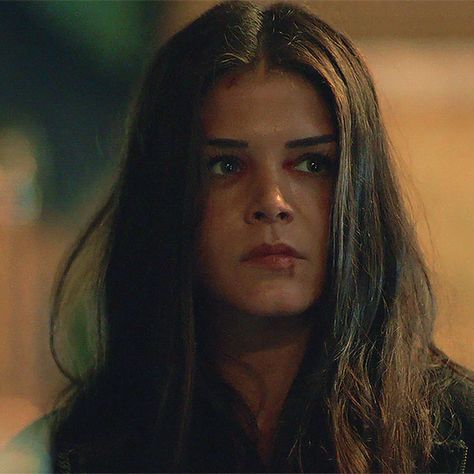 Maria Avgeropoulos Gif, Octavia Blake Gif, Marie Avgeropoulos Gif, Maria Avgeropoulos, Octavia Blake, The 100 Cast, Marie Avgeropoulos, The 100 Show, Alycia Debnam Carey