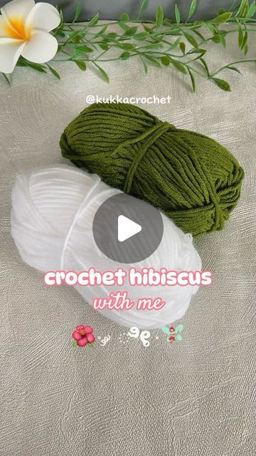 Putri 🌸 on Instagram: "making another hibiscus 🌺 have you tried making hibiscus flower using my pattern? full tutorial is available on my channel (kukkacrochet by putri or link in bio) 💓 please enjoy and can’t wait to see your pretty hibiscus 🧚🏼‍♀️🌺  #crochet #crochetflower #kukkacrochet #crochettutorial #crochetaddict #crochetersofinstagram #crochetlover #crochetlove #crochetgifts #crochetideas #crochetkeychain #crocheting #crochetpattern #crochethibiscus #crocheted #crochetinspiration #crochetkeychain #crochetbagcharm" Crochet Hibiscus Flower Bag, How To Crochet Hibiscus Flower, Hibiscus Flower Crochet Pattern, Easy Crochet Plants, Crochet Hibiscus Flower Free Pattern, Hibiscus Crochet Pattern, How To Crochet A Flower, Diy Hibiscus Flower, Crochet Hibiscus Flower