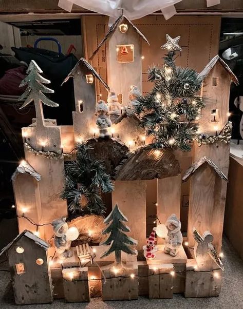 75+ Easy DIY Budget Outdoor Christmas Decorations that are Easy on the Wallet - HubPages Diy Outdoor Decorations, Outdoor Christmas Decoration Ideas, Pallet Christmas Tree, Diy Budget, Pallet Christmas, Christmas Decoration Ideas, Christmas Tree Decorations Diy, Christmas Decorations Diy Outdoor, Christmas Wood Crafts