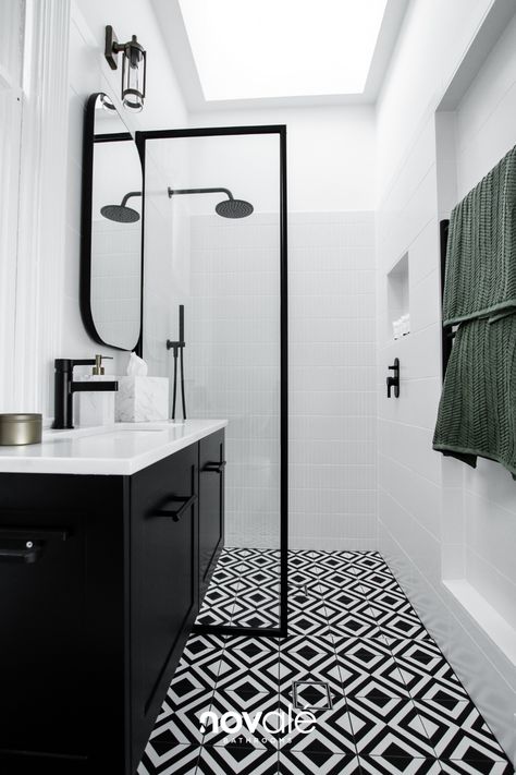 Black And White Tiles In Bathroom, Black And White Geometric Bathroom, Black Snd White Bathrooms Small, Black And Withe Bathroom Ideas, Small Bathroom Ideas No Toilet, En Suite Black And White, Black White Toilet Design, Small Bathroom Design Black And White, Black And White Ensuite Bathroom