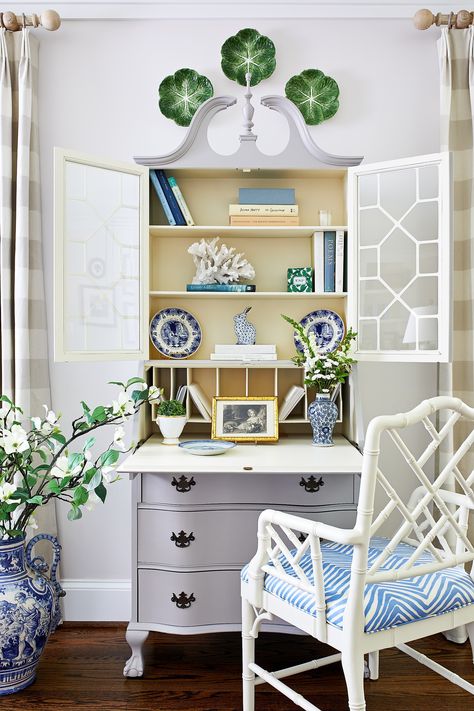 Blue Willow Decor, Senior Living Interior Design, Millennial Decor, Country Cottage Kitchen, It's Wednesday, Grand Millennial, Furniture Update, Dorm Room Inspiration, Arlington Va