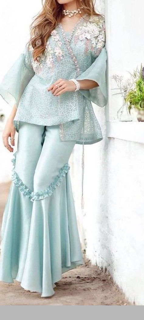 Suffuse By Sana Yasir, Pakistani Women Dresses, Nikkah Dress, Pakistani Dresses Casual, Pakistani Fashion Party Wear, Salwar Kamiz, Trendy Dress Outfits, Sleeves Designs For Dresses, Simple Pakistani Dresses