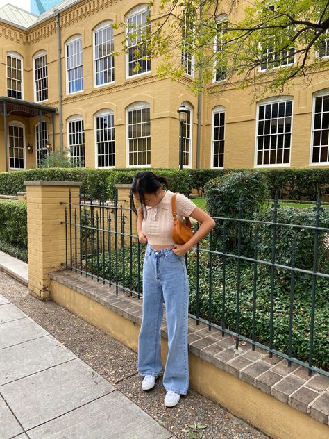 Brown Baguette Bag Outfit, Brown Shoulder Bag Outfit, Brown Baguette Bag, Baguette Bag Outfit, College Lookbook, Clothing Lookbook, Shoulder Bag Outfit, Baggy Jeans Outfit, Outfits Baggy