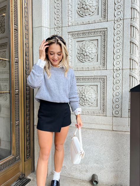 Headband And Skirt Outfit, White Ruffle Socks Outfit, Chunky Headband Outfit, Ruffle Socks With Loafers, Short Skirt And Sweater Outfit, Ruffle Socks Outfit, Mini Skirt And Sweater Outfit, Mini Skirt Outfit Fall, Gray Skirt Outfit