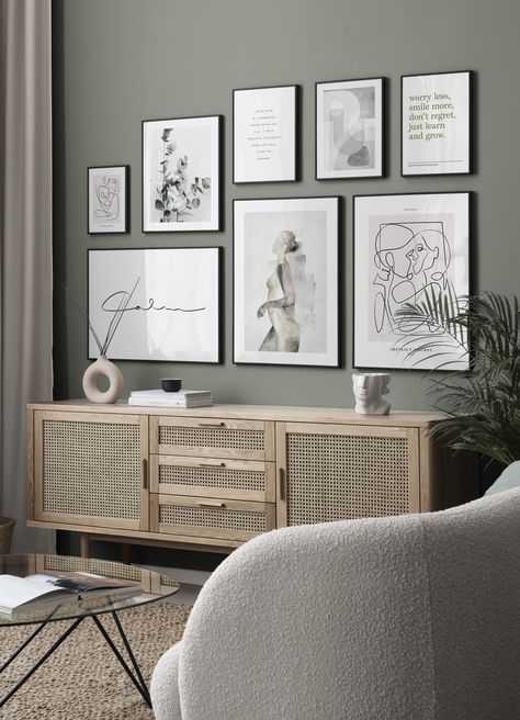 Gallery wall for the living room. Inspiration for the living room - Desenio Layout Bedroom, Galley Wall, Small Gallery Wall, Wall Layout, Gallery Wall Layout, Gallery Wall Inspiration, Gallery Wall Living Room, Studio Foto, Inspiration Wall