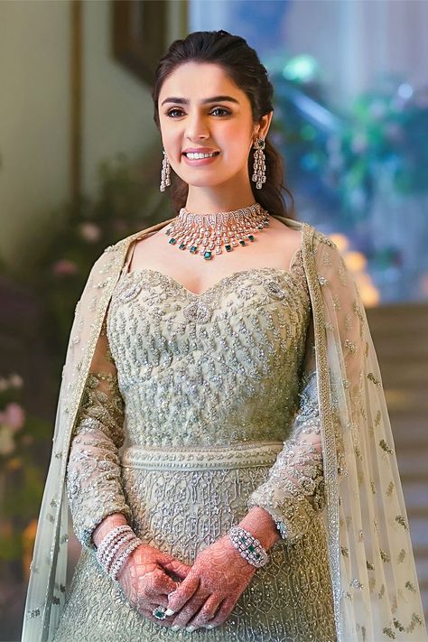 Sidhika Sharma, Bridal Boutique Interior, Wedding Jewellery Designs, Wedding Lehenga Designs, Indian Bride Outfits, Fancy Sarees Party Wear, Half Saree Designs, Bridal Dress Fashion, Indian Bride And Groom