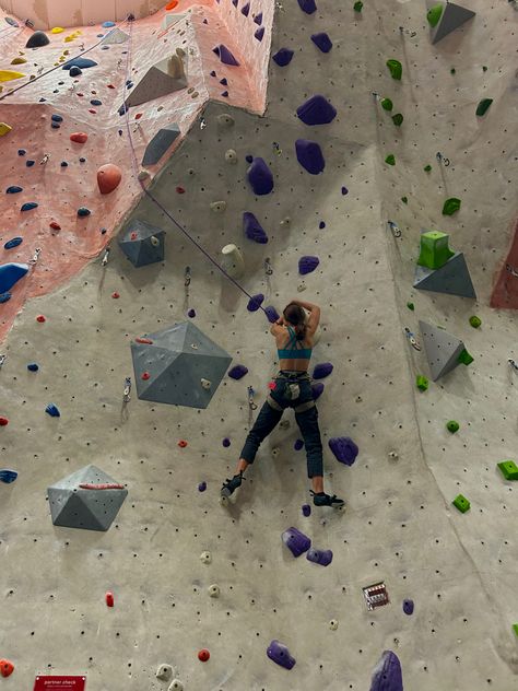 Bouldering Aesthetic, Rock Climbing Aesthetic, Climbing Aesthetic, Indoor Bouldering, Bouldering Wall, Indoor Rock Climbing, Spider Monkey, Fitness Aesthetic, Indoor Climbing