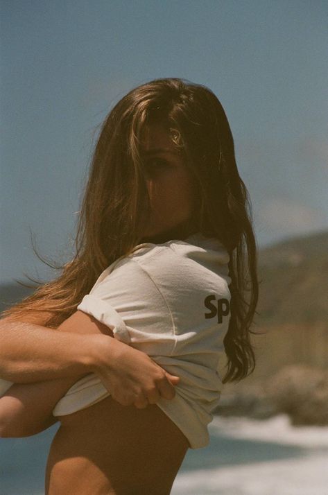 Minimalist Style - Luna Bijl by Henrik Purienne for Sporty & Rich... Beach Film Photography, Luna Bijl, 90s Inspired Fashion, Henrik Purienne, Rat Girl, Beach Film, Emily Oberg, Tennis Photography, Beaches Film