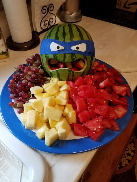 TMNT watermelon Ninja Turtle Watermelon, Turtle Watermelon, Turtle Food, Ninga Turtles, Tmnt Birthday, Ninja Turtles Birthday Party, Tmnt Party, Watermelon Designs, Ninja Turtle Party