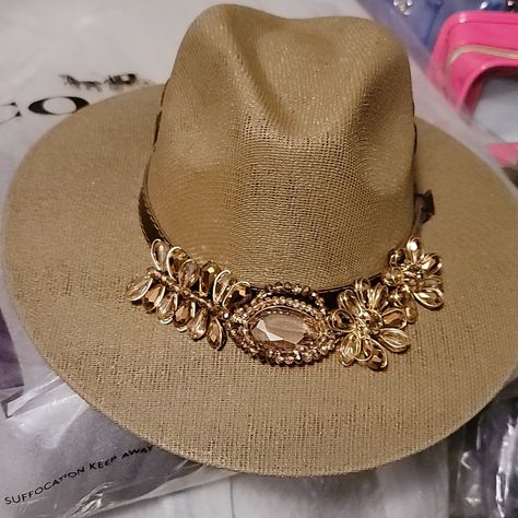 Brown Studded In Medium Burnt Hats, Ties Crafts, Embellished Hats, Cowboy Hat Crafts, Womens Western Hats, Unusual Hats, Bone Bordado, Bohemian Hats, Classy Hats