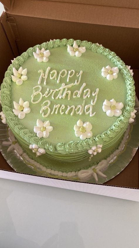 Birthday Cake Ideas Sage Green, Aesthetic Bday Cakes Green, Round Aesthetic Cake, Sage Green Bday Cake, Green Theme Birthday Cake, Light Green Birthday Cake, Pastel Green Cake Simple, Green Sweet 16 Cake, Simple 16th Birthday Cake