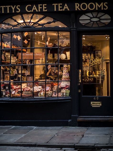 Bookstore Cafe, Tea Rooms, Parisian Cafe, 카페 인테리어 디자인, Book Cafe, Shop Fronts, Dark Academia Aesthetic, Store Front, Light Academia