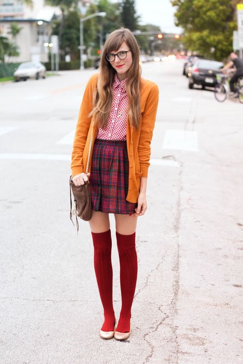 plaid, please.: Steffys Pros and Cons | A NYC Personal Style, Travel and… Nerdy Girl Outfits, Knee Socks Outfits, Geek Chic Outfits, Nerdy Style, Librarian Style, Geek Chic Fashion, Nerd Outfits, Hipster Chic, Estilo Hipster