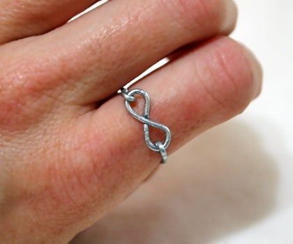 Jewelry Making Ideas for the Summer Camp Art Director - Instructables Diy Wire Wrapped Ring, Diy Wire Rings, Diy Ring, Wire Wrapping Diy, Ring Tutorial, Diy Jewelry Inspiration, Art Camp, Infinity Pendant, Diy Wire Jewelry