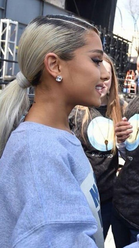 She's a cutieee Ariana Grande Hair, March For Our Lives, Ariana Grande Outfits, Ariana Grande Cute, Ariana Grande Style, Ariana Grande Photoshoot, Ariana Grande Photos, Ariana Grande Pictures, Ombré Hair