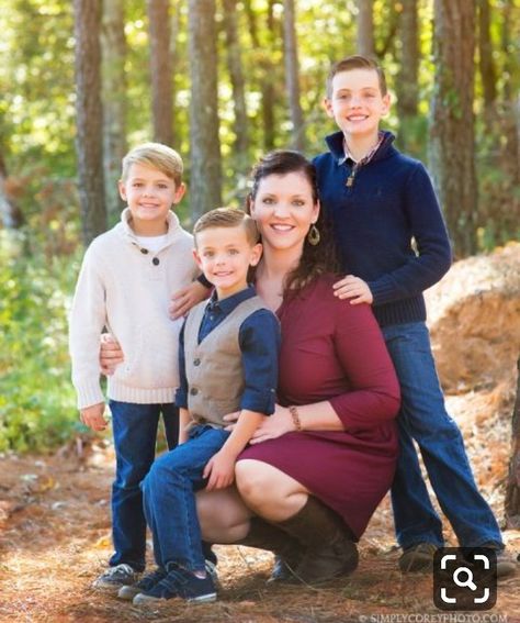 Mom And 3 Sons Photo Ideas, Family Photo Poses Single Mom, Mom With Sons Photography, Boy Mom Photo Shoot Ideas, Mom And Boys Pictures Ideas, Mom With 3 Kids Photoshoot, Family Photoshoot Single Mom, Single Mom Pictures With Kids, Boy Mom Photo Shoot