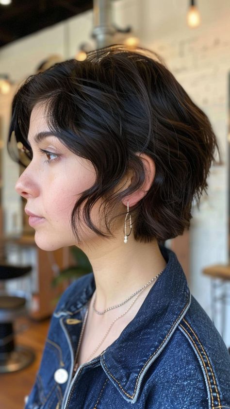 Wave Hello to Style: 25 Short Wavy Hairstyles for Effortless Chic Short Hair Styles Glasses, Shirt Hair Cuts For Women 2024, Pixie Cut Ondulado, Short Woman Hair, Bisexual Hairstyles, Pixie Wavy Hair, Short Hair Bob, Short Wavy Hairstyles, Cute Short Hair