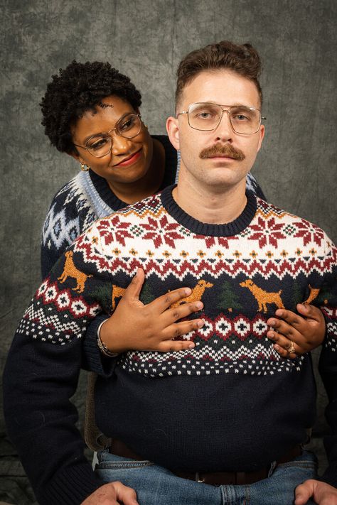 Chaotic Family Photos, Jcpenney Portraits Funny Christmas, Cringy Couple Pictures, Cringe Photoshoot, Awkward Portraits, Jcp Photoshoot, Awkward Christmas Photos, Jcpenney Photoshoot, Awkward Couple Photos