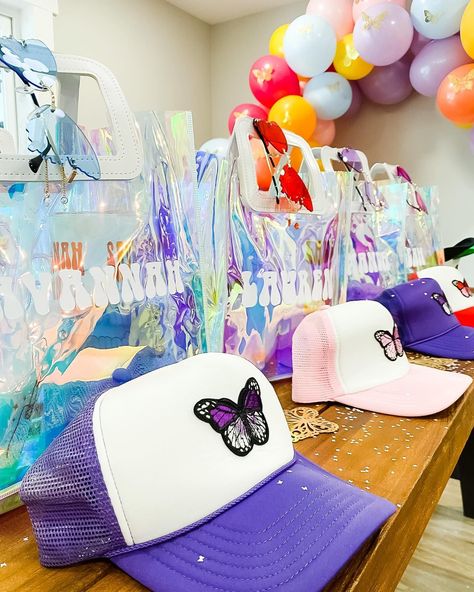 Forever Butterflies 🦋 Such a cute setup in St. Petersburg for these lovebirds! #letsgetthispartystarted #bacheloretteparty #wegotyourbash #gotyourbash #gyb #wevegotyourbash #bachelorette #engaged #stpetersburg #stpete #foreverbutterflies #clearwaterbeach #tampa #Regram via @CvvEQlxRfnP Butterfly Bachelorette Party, Butterfly Bachelorette, Purple Bachelorette, Purple Bachelorette Party, Cowgirl Vibes, Bachelorette Planning, Bachelorette Party Planning, Butterfly Party, Bachelorette Party Themes